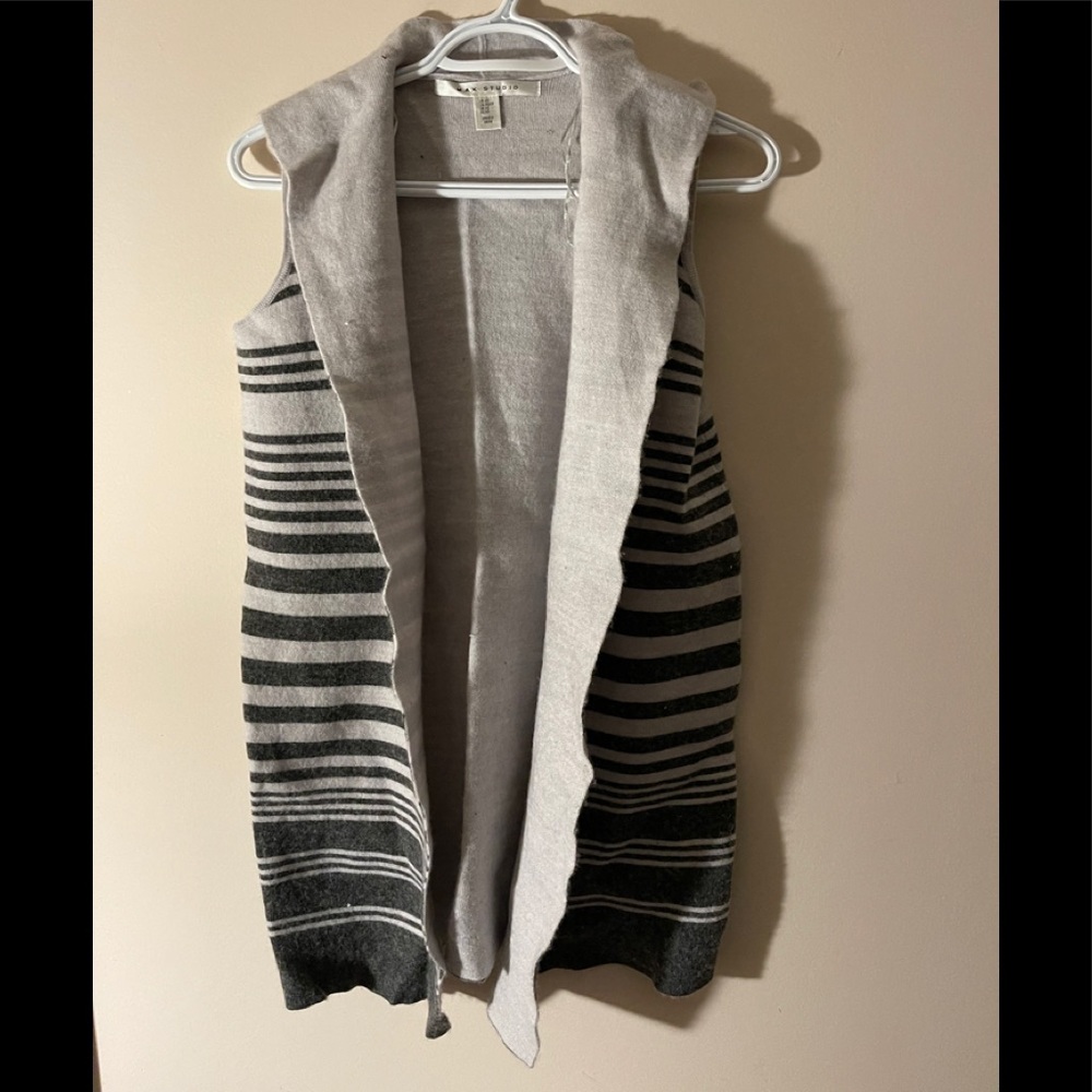 Long sleeveless cardigan